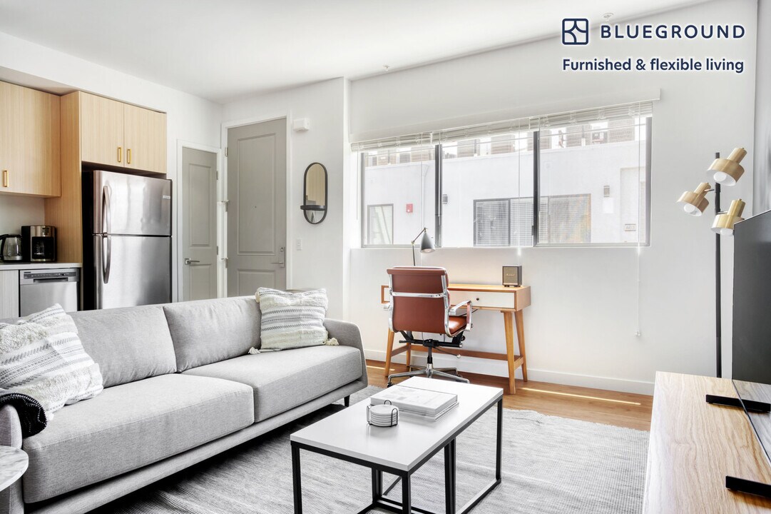 3638 Motor Ave, Unit FL6-ID808 in Los Angeles, CA - Building Photo