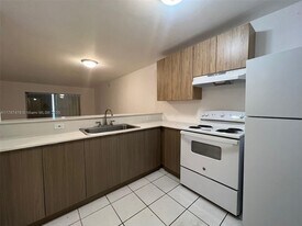 15205 NE 6th Ave in Miami, FL - Building Photo