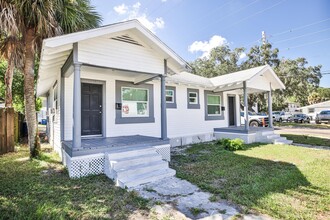 1013 Drew St in Clearwater, FL - Foto de edificio - Building Photo