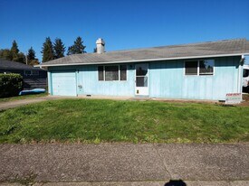 5312 B St in Springfield, OR - Building Photo