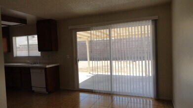 4417 Newhaven Dr in Las Vegas, NV - Building Photo - Building Photo
