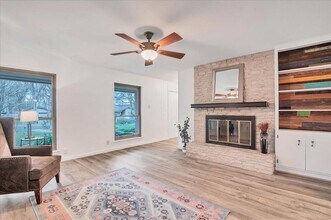 9502 Castlewood Dr in Austin, TX - Building Photo - Building Photo