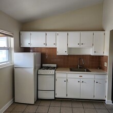 796 W Market St, Unit #B in Akron, OH - Building Photo - Building Photo
