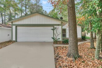 45 Blue Fox Rd in Spring, TX - Foto de edificio - Building Photo