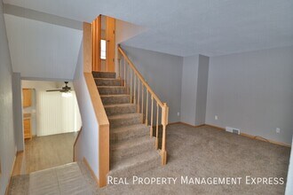 Spacious 3 Bedroom Duplex on the East Side in Sioux Falls, SD - Building Photo - Building Photo