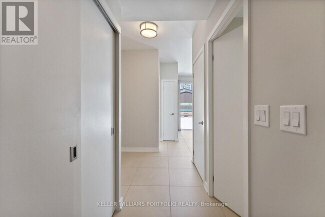 3 Market St. in Toronto, ON - Building Photo - Building Photo