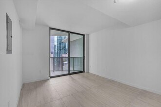 77 SE 5th St, Unit 2405 in Miami, FL - Building Photo - Building Photo