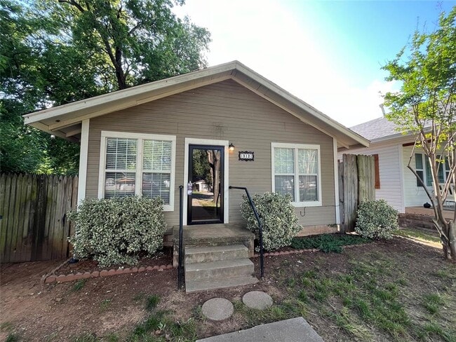 property at 312 N 6th St