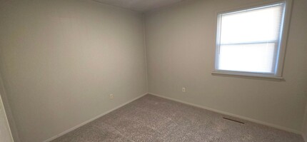 2545 S Ingram Mill Rd in Springfield, MO - Building Photo - Building Photo