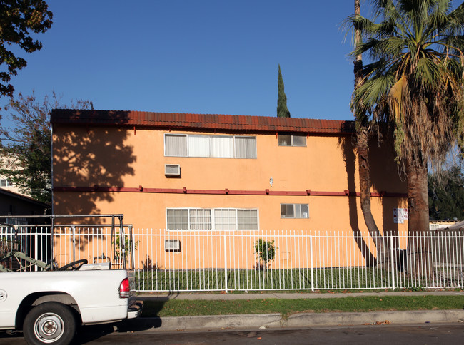 Sutter Apartments in Pacoima, CA - Foto de edificio - Building Photo