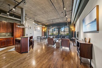 505 Bastrop St, Unit 402 in Houston, TX - Building Photo - Building Photo