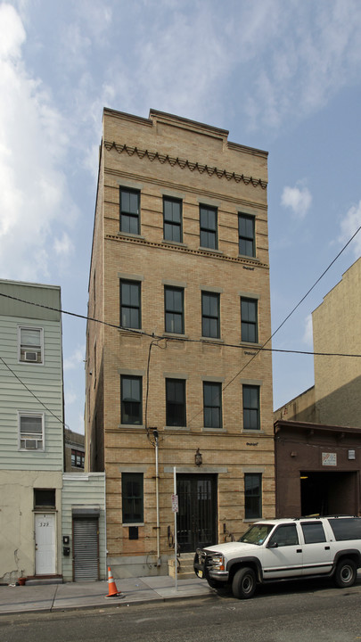 331 Newark Ave in Jersey City, NJ - Building Photo