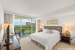 223 Saratoga Rd in Honolulu, HI - Building Photo