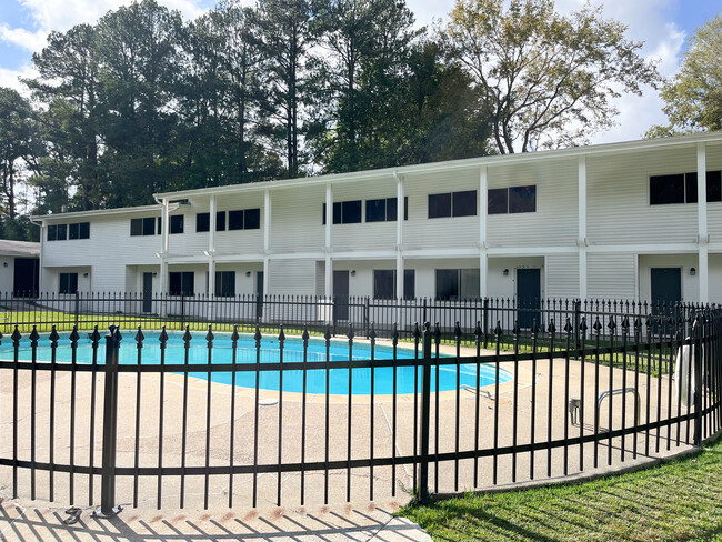 Courtyard Apartment Homes in Meridian, MS - Building Photo - Building Photo