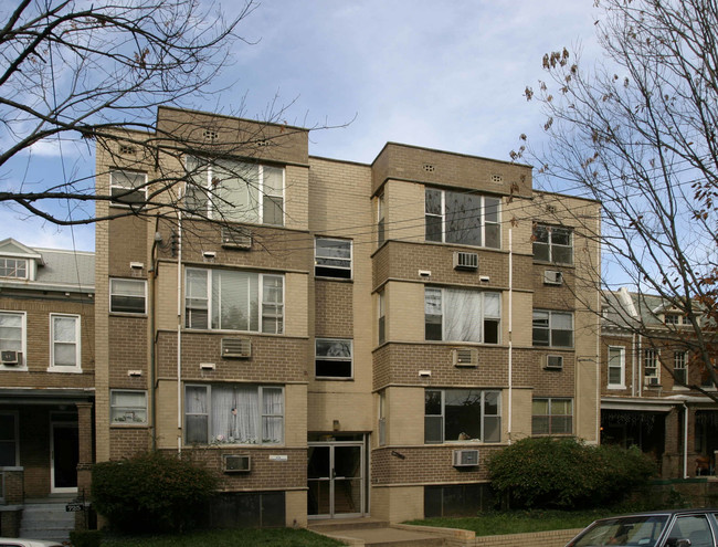 723 Longfellow St NW in Washington, DC - Building Photo - Building Photo