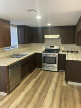 1099 Stonegate Cove Dr, Unit C in Porterville, CA - Building Photo - Building Photo