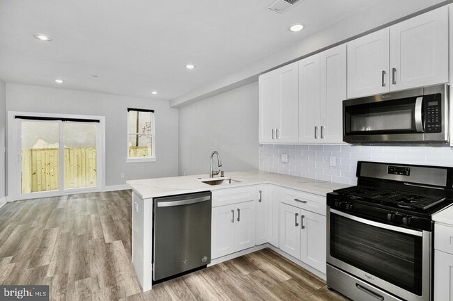 2537 Cecil B. Moore Ave in Philadelphia, PA - Building Photo - Building Photo