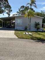 19219 Meadowbrook Ct in North Fort Myers, FL - Building Photo