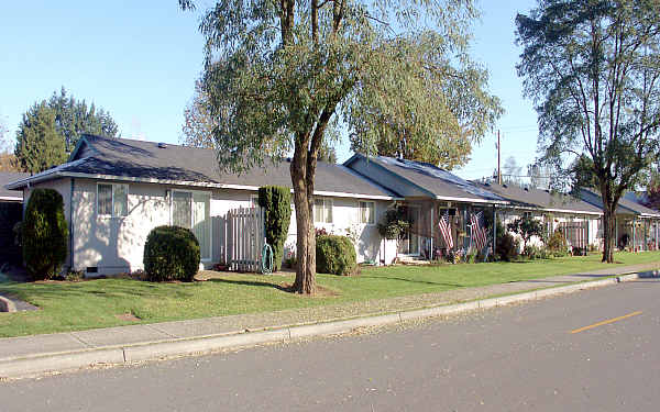 Monroe Villa Apartments in Monroe, WA - Building Photo