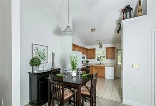 16 Krista Cir, Unit B in Candler, NC - Foto de edificio - Building Photo