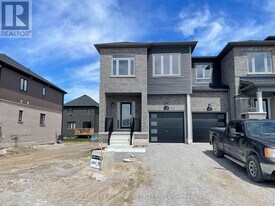 42 McAush St in Barrie, ON - Building Photo
