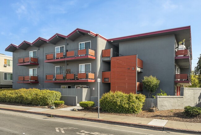 Middlefield Apartments in Redwood City, CA - Foto de edificio - Primary Photo