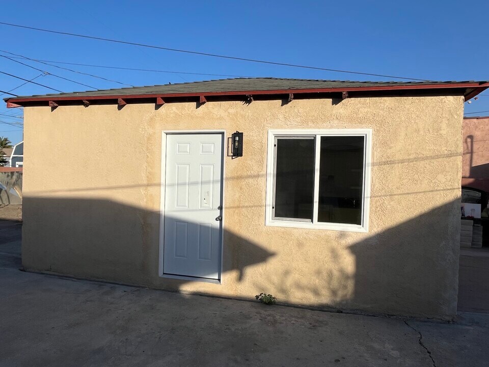 951 E 105th St, Unit ADU in Los Angeles, CA - Building Photo