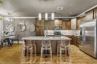 Pointe at Bentonville in Bentonville, AR - Foto de edificio - Building Photo