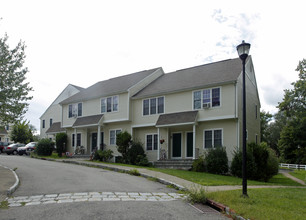 York Farm Estates in Yorktown Heights, NY - Building Photo - Building Photo