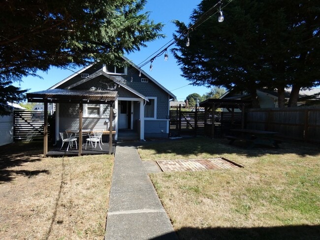 416 E 6th St in Port Angeles, WA - Building Photo - Building Photo