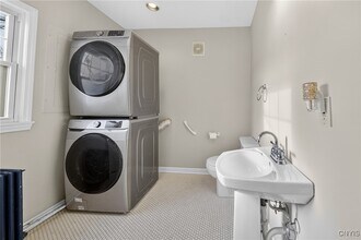 2340 Court St in Syracuse, NY - Building Photo - Building Photo