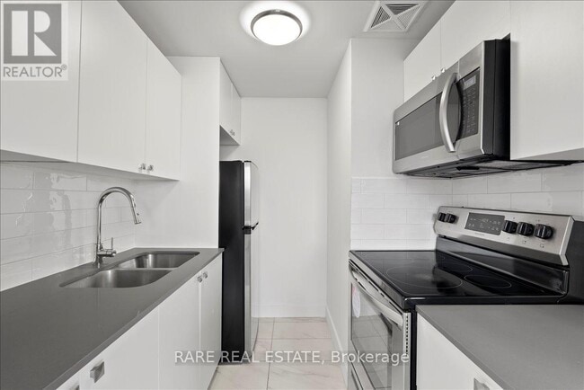 property at 7555 Goreway Dr