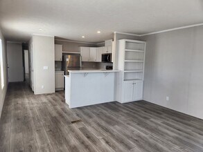 85 W Arizona in Belleville, MI - Building Photo - Building Photo