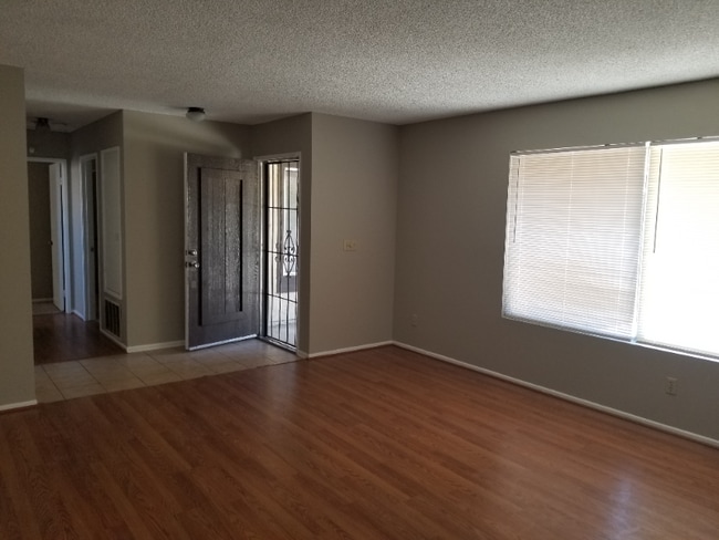 43730 C St in Hemet, CA - Foto de edificio - Building Photo