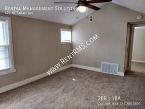 421 NE Strait Ave in Topeka, KS - Building Photo - Building Photo