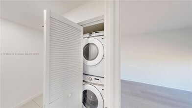 14546 SW 260th St in Princeton, FL - Foto de edificio - Building Photo