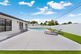 7051 Tyler St in Hollywood, FL - Building Photo - Building Photo