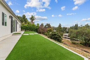 5350 W Falls View Dr in San Diego, CA - Building Photo