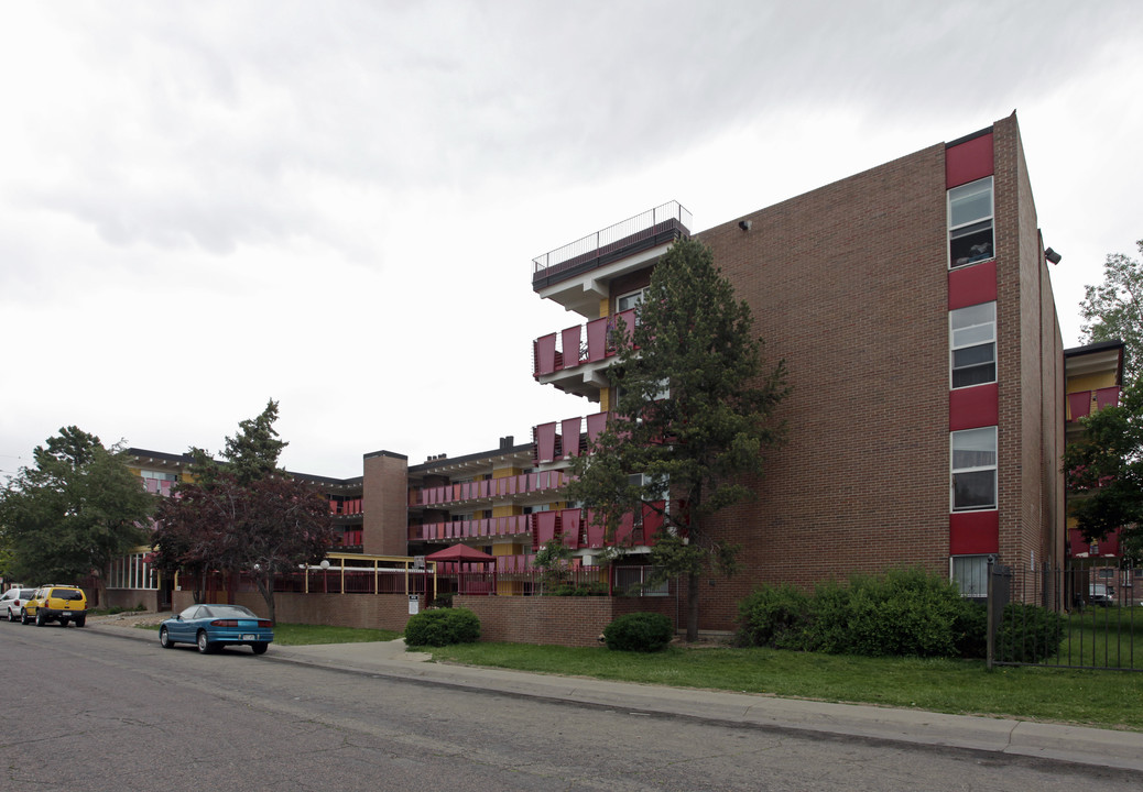 Canterbury Apartments in Denver, CO - Building Photo