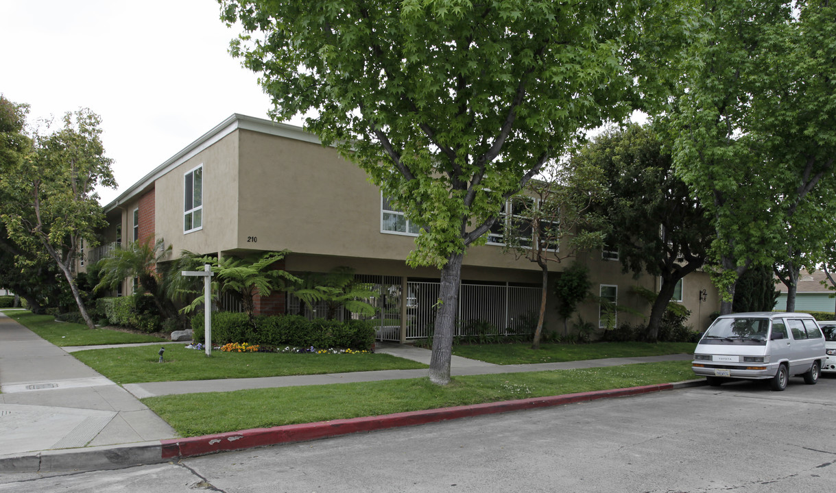 Orange Plaza Villa in Orange, CA - Building Photo