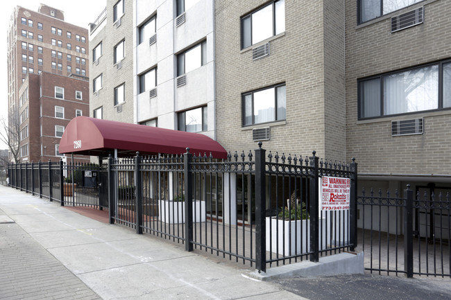 Devonshire Apartments in Chicago, IL - Building Photo - Building Photo