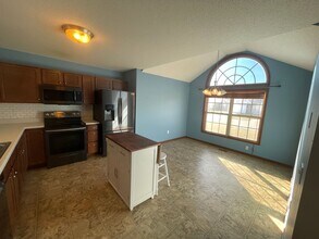 1690 Midsummer Night Cove in Fort Wayne, IN - Foto de edificio - Building Photo