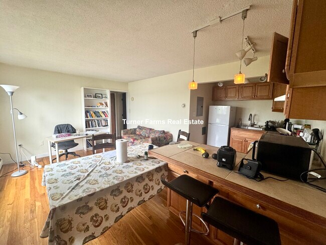 83 Trowbridge St, Unit 11