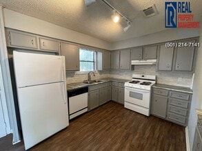2712 Carywood Dr in Bryant, AR - Building Photo - Building Photo