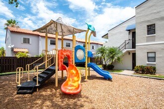 Legacy Lakeside in Miami, FL - Foto de edificio - Building Photo