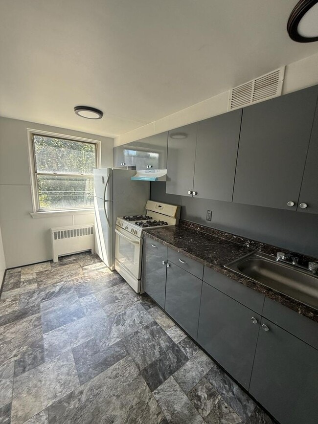 4061 Comly St in Philadelphia, PA - Building Photo - Building Photo