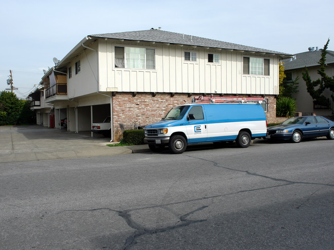 1820 Ednamary Way in Mountain View, CA - Foto de edificio - Building Photo