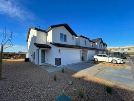 3334 E Dungeon Dr in Washington, UT - Building Photo