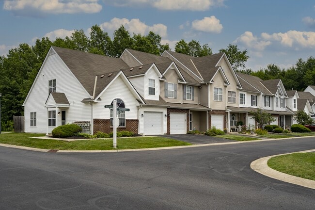 Bedford Place Apartments in Blacklick, OH - Foto de edificio - Building Photo