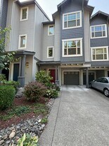 2145 NE 50th Way in Hillsboro, OR - Building Photo